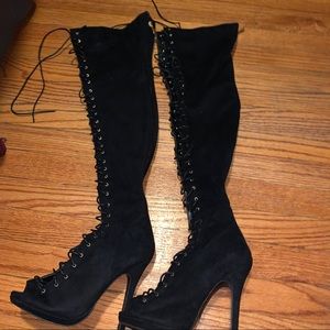 Cute laced boots from the front